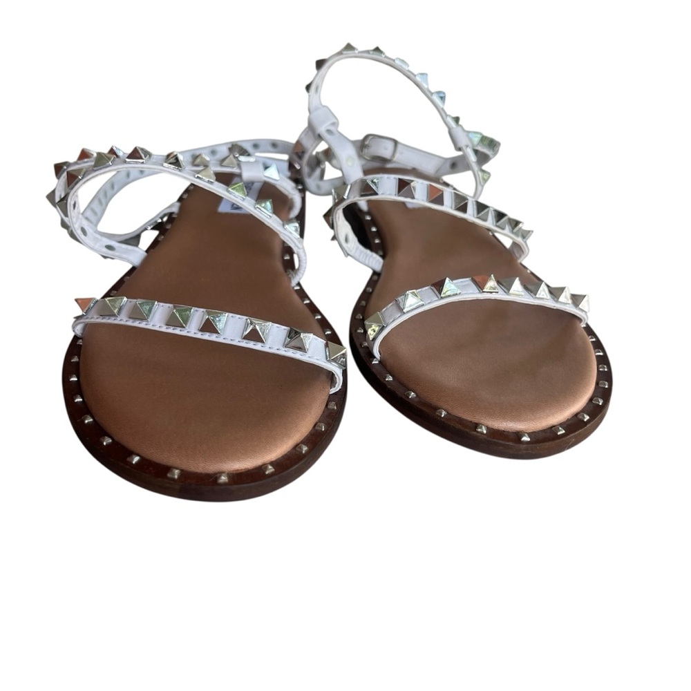 Steve Madden Women 9.5 White Silver Pyramid Studs Embellish Straps Travel Sandal - Picture 6 of 12